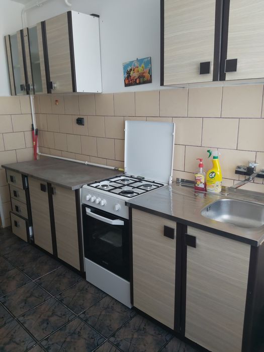 Inchiriez apartament cu 2 camere