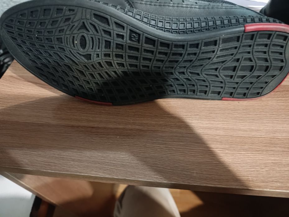 Продаю новые кроссовки