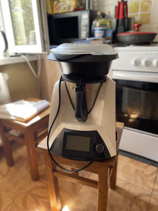 Продаю Thermomix TM5