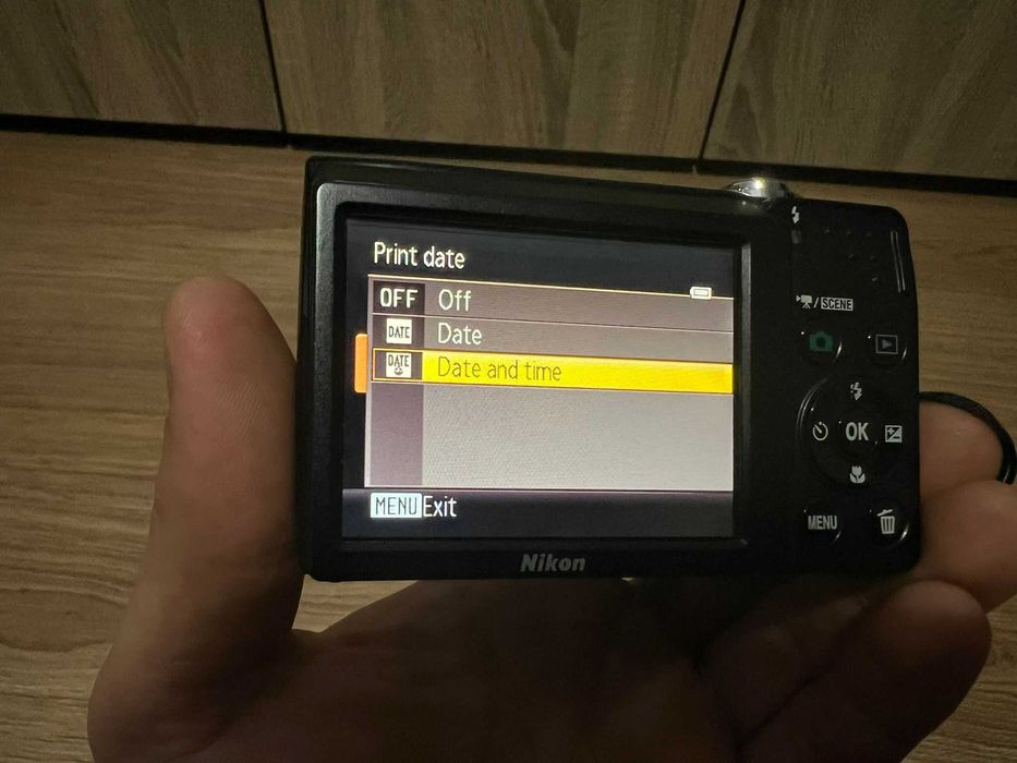 Camera foto digitala Nikon Coolpix S2550 imprima data si ora pe poza