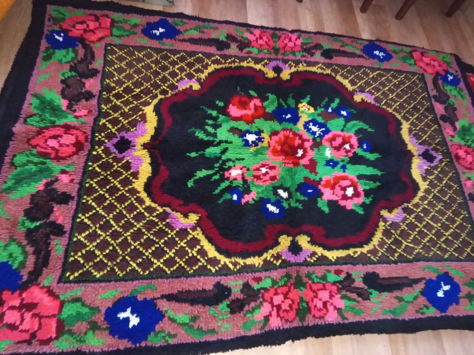 Нов, неупотребяван, ръчнотъкан , вълнен китеник