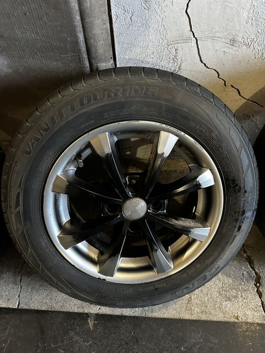 185/65/14 Комплект резины с дисками.