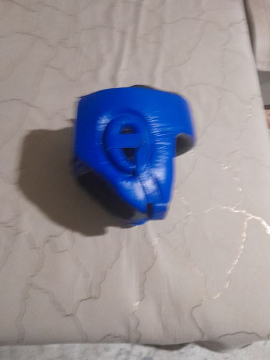 шлем ADIDAS очень хороший