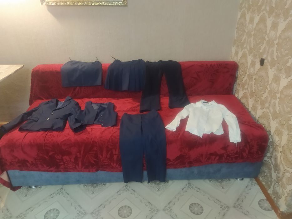 Продам школьную форму для девочки на 1ый класс!