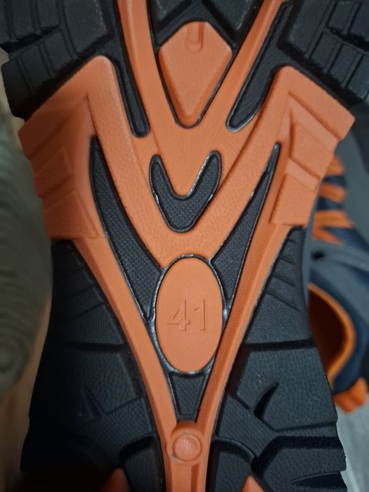 Продам новые кроссовки Canemon