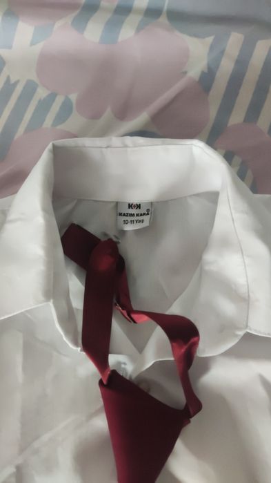 Продавам  вратовръзка за 61во училище. 11-12 г