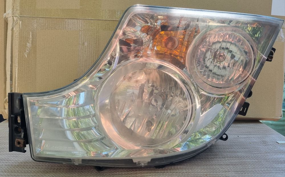 Оригинален фар за Мерцедес Актрос ЛЯВ