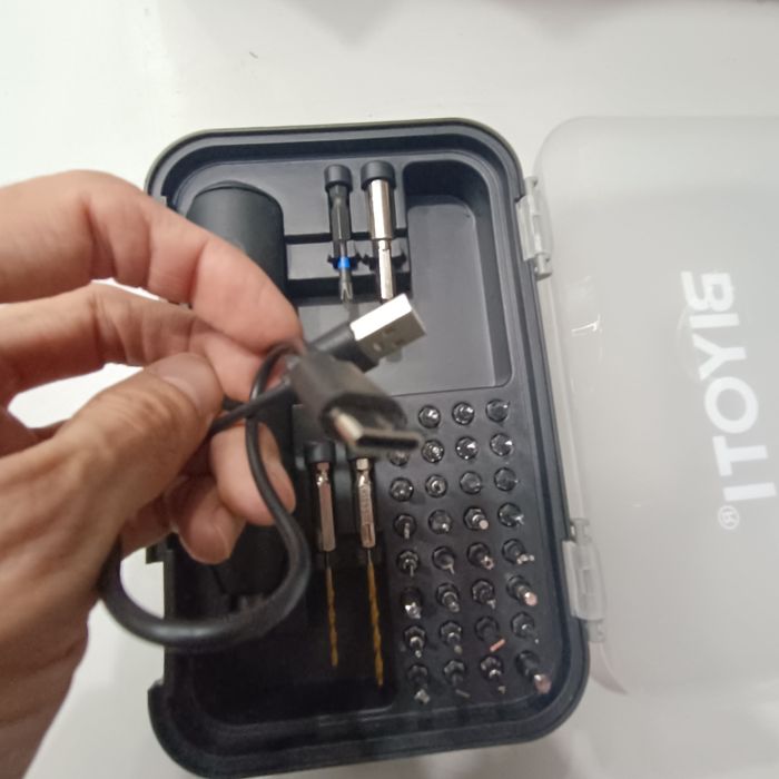 Аккумуляторная отвёртка новый,батарейкали атверка