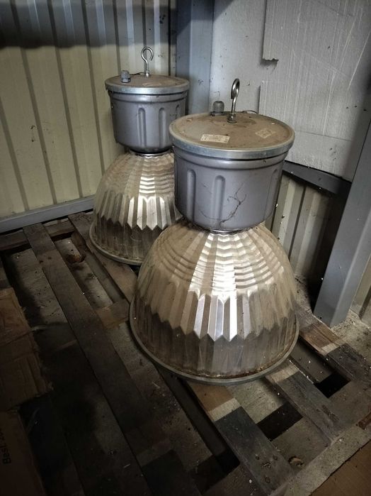 Vând set de 2 corpuri de iluminat industriale tip clopot