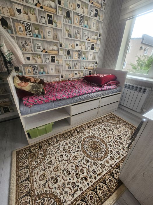 Кровать и  комод