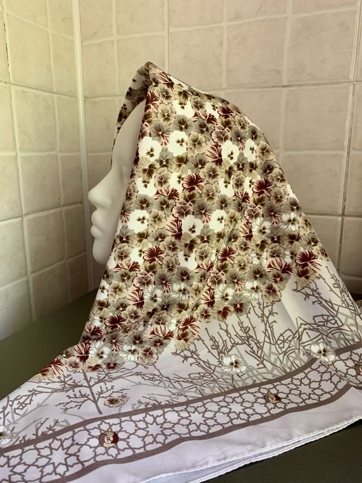 Красивые платки с цветочным принтом