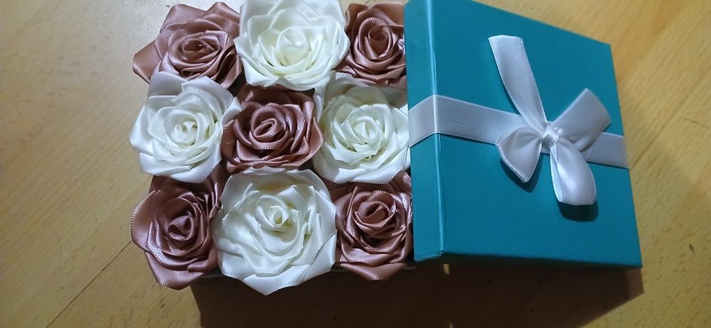 Букет от сатенени рози