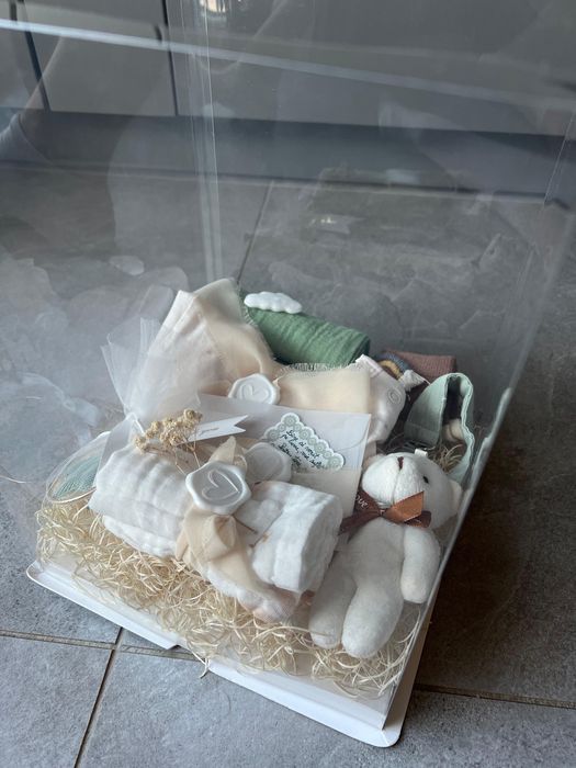 Set cutie cadou bebe gata de oferit ,,Bun venit pe lume”