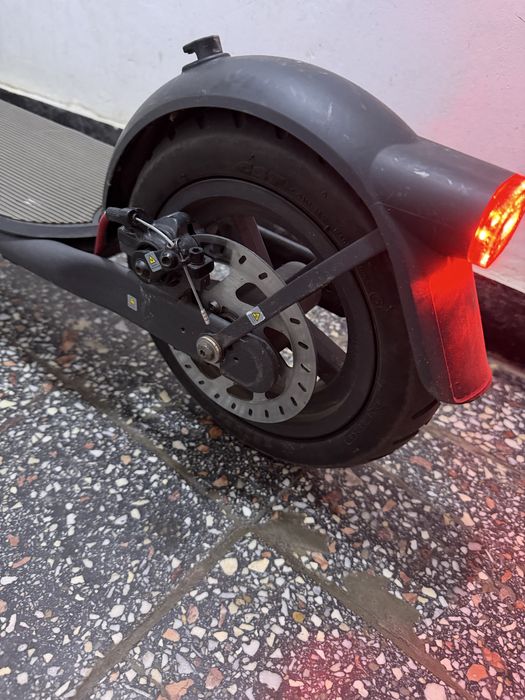 Trotineta electrica Xiaomi Electric Scooter 4, 300 W, Autonomie 35 Km, 25 Km/h, Negru