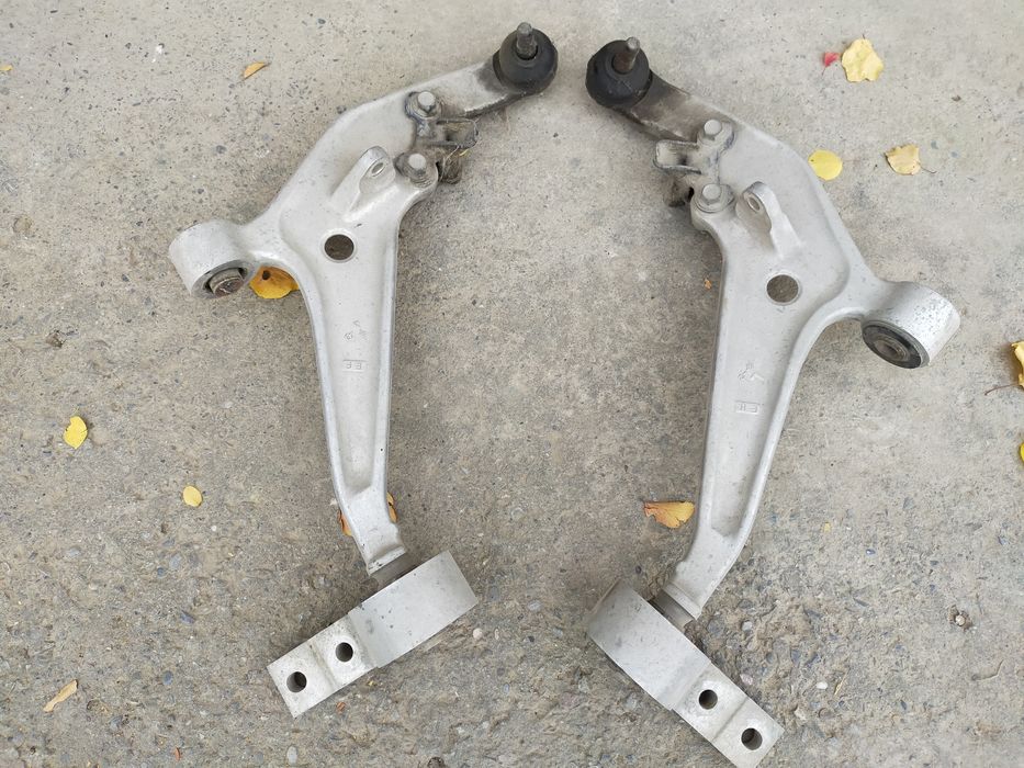 Продаю рычаг ниссан