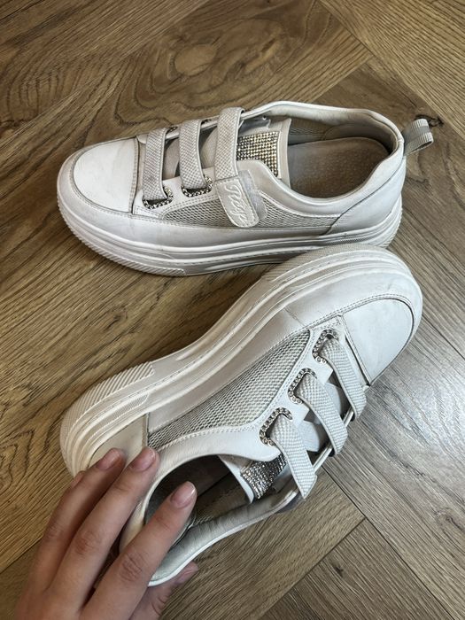 Кроссовки женские 36р