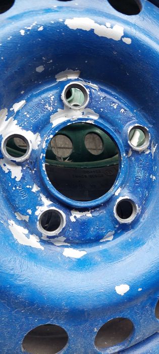 2 бр. усилени стоманени джанти 15" с гуми