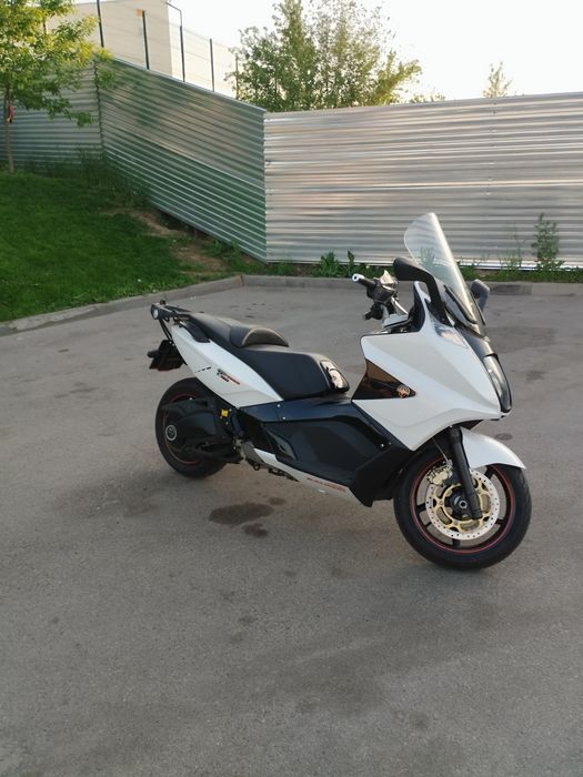 Макси скутер gilera gp 800