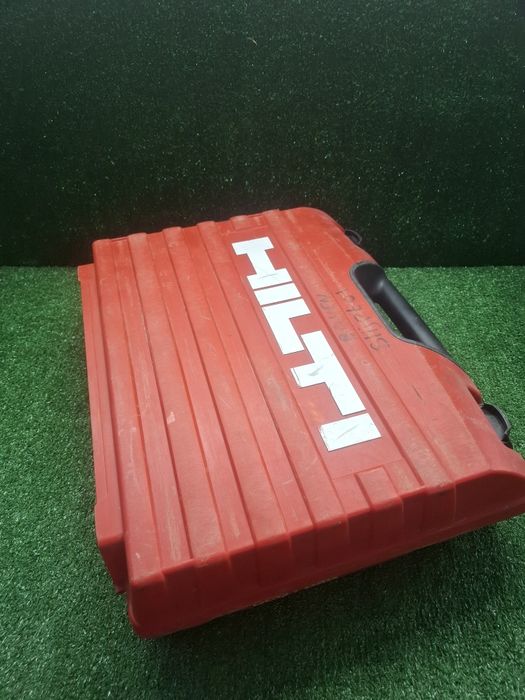Куфар на Hilti с вложка за ъглошлайф
