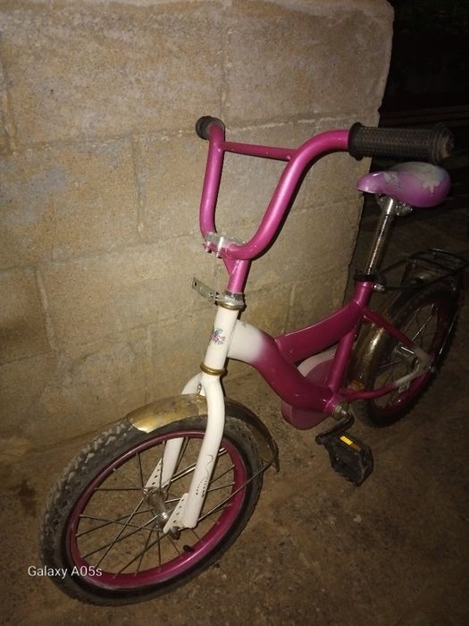 Продавам детско женско колело