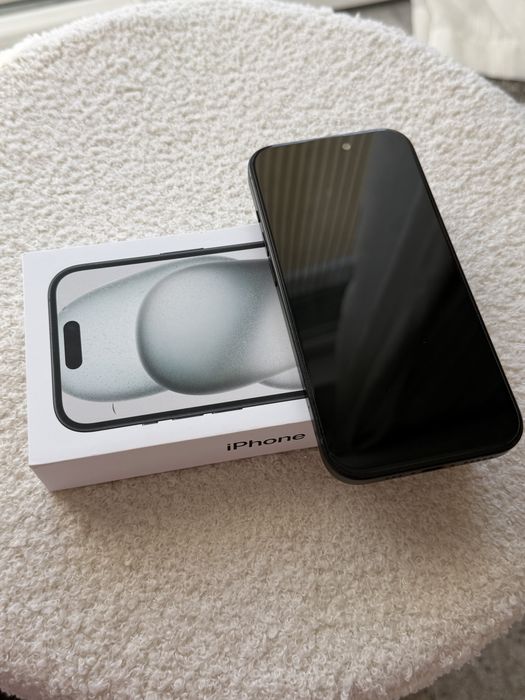 Vând iPhone 15 Negru, 128BG, 88% baterie, cutie + cablu USB-C + husă