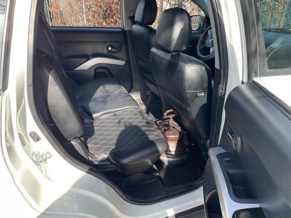 Продам машину Mitsubishi Outlander