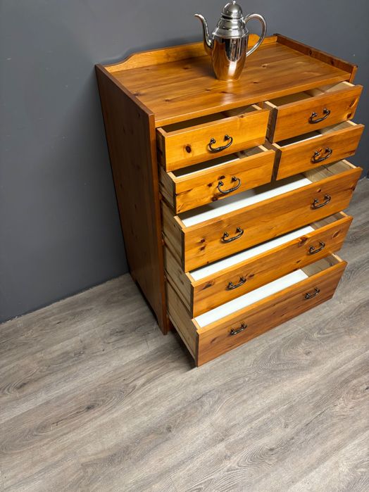 Comoda rășinoase cu sertare