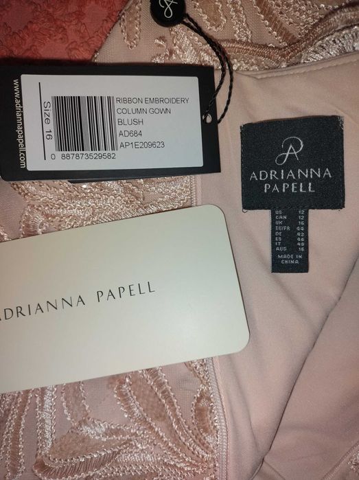 Елегантни Рокли с Уникална Бродерия внос от Англия