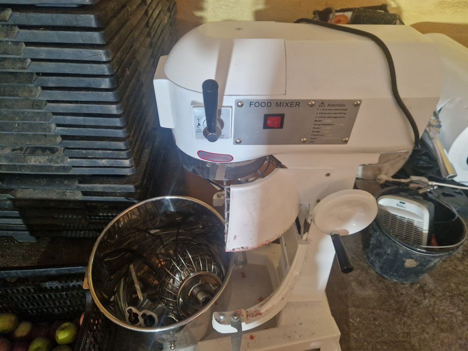 Продам печь , 2 миксера, и мойку