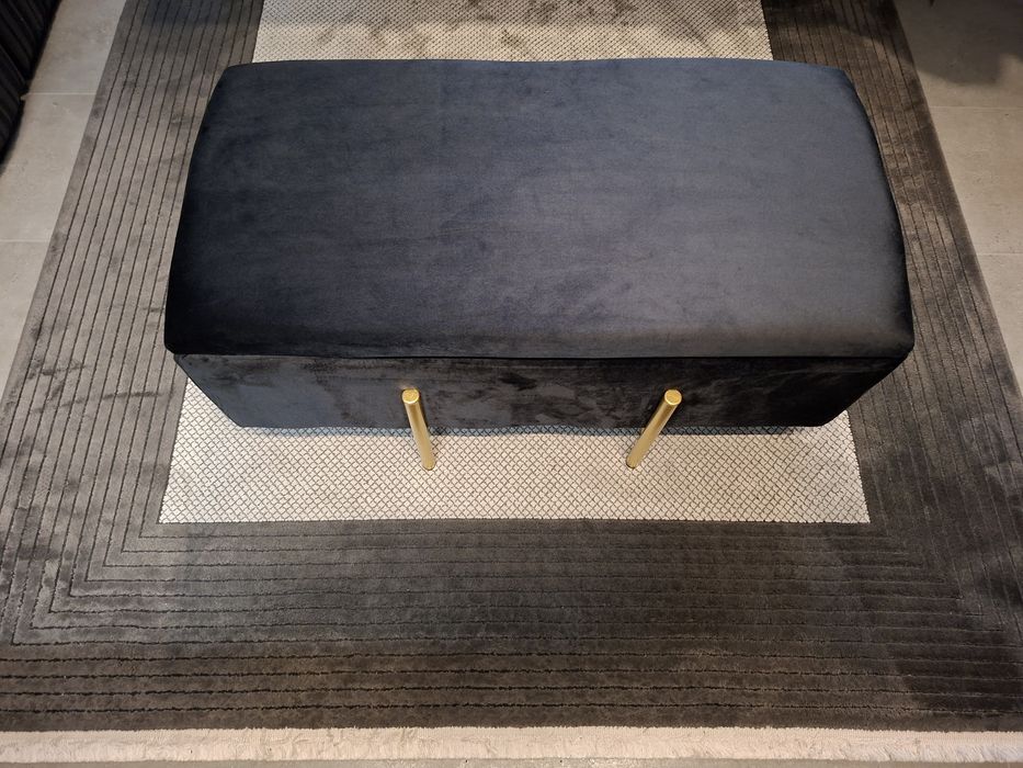 Стилна черна табуретка тип ракла