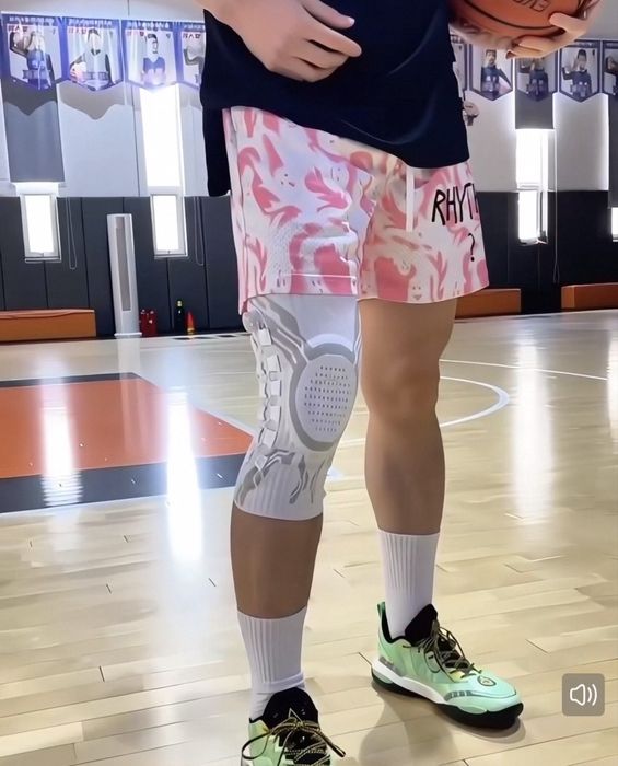 Наколенник профессиональный регулируемый