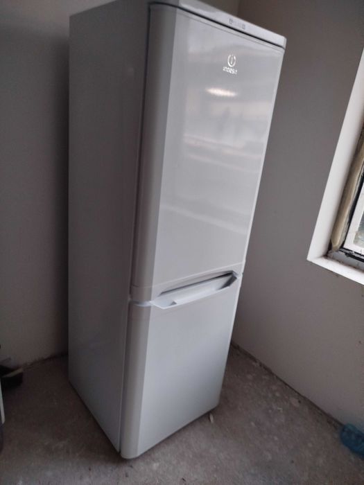 Хладилник с фризер INDESIT NCAA 55