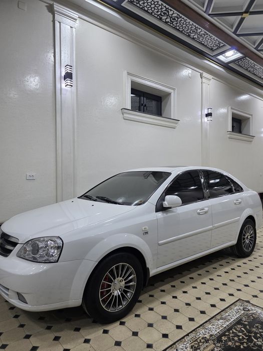 Lacetti 2009. 3-poz.Metan gazi bor.Variantlari bir.