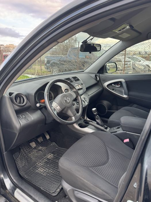 Продавам Toyta RAV 4