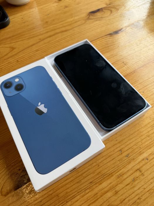 iphone 13 в синим цвете