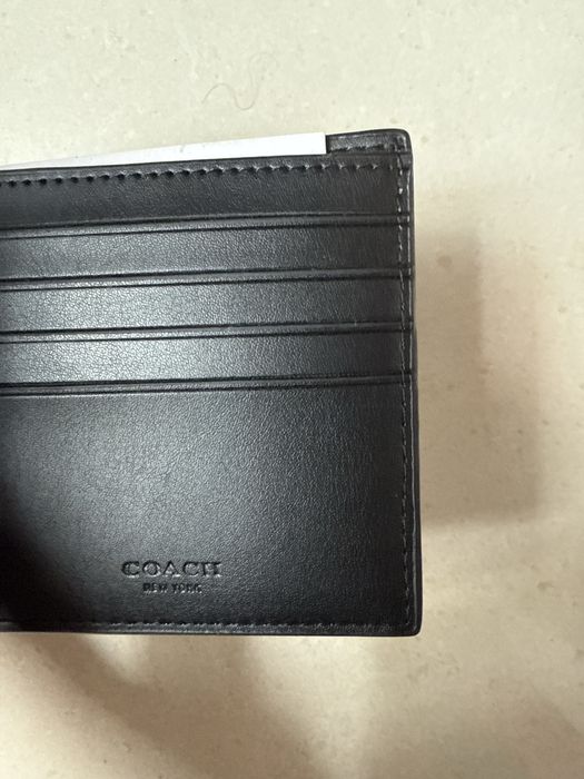 Комплект Coach портфейл + кардхолдър + ключодържател със стилен дизайн
