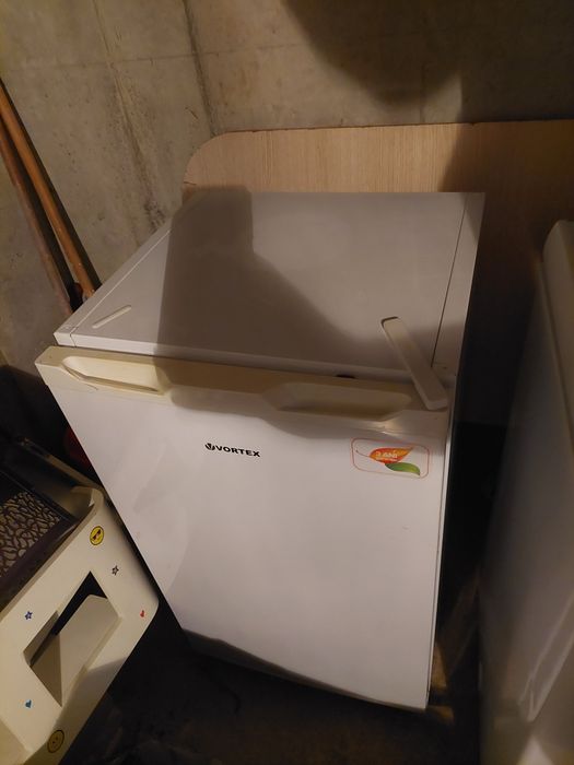 Frigider vortex cu congelator