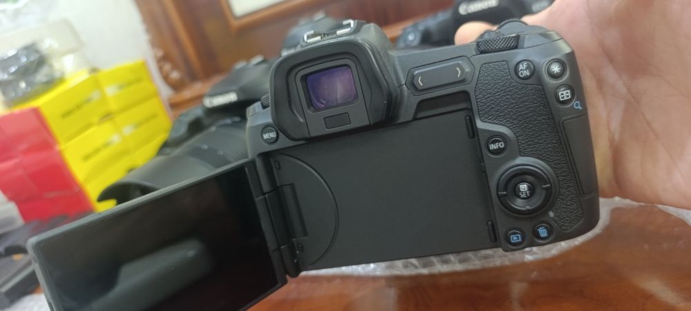 Canon EOS R+Canon lens RF 24-105mm F4-7.1 IS STM