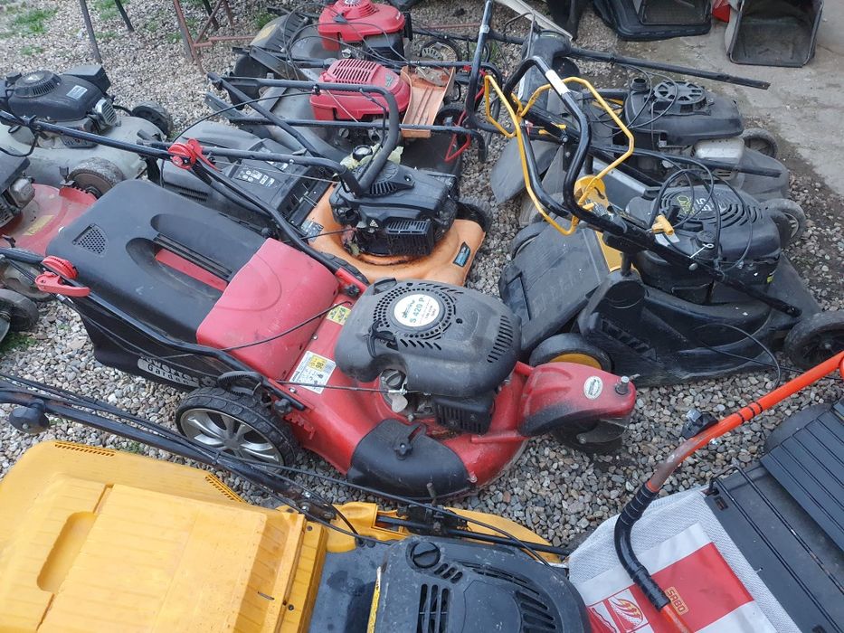 Masina de tuns iarba gazon