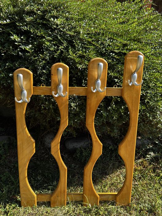 Дървени закачалки за стена