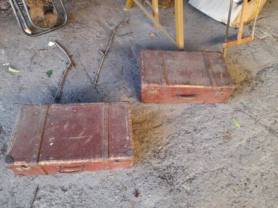 Ретро кожен куфар и мукавени