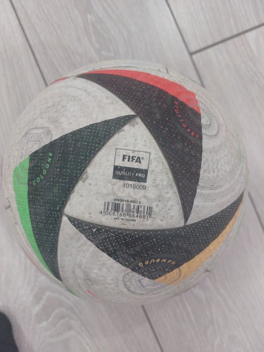 Продам Футбольные мячи