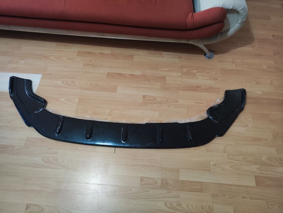 Spoiler fusta  Lip bara fata VW Golf 7.5    negru lucios  bara R line