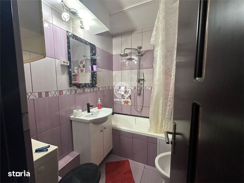 Apartament 3 camere de vanzare, Podu Ros