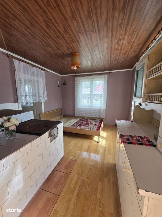Se vinde casă 4 camere parter Zamostea Suceava 30.000euro + anexe