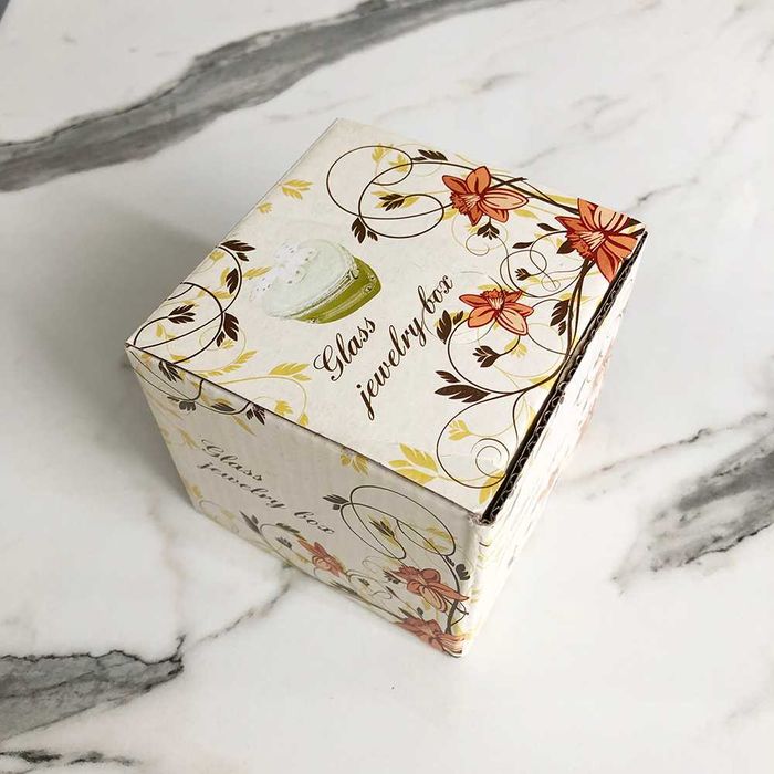 Стъклена кутия за бижута