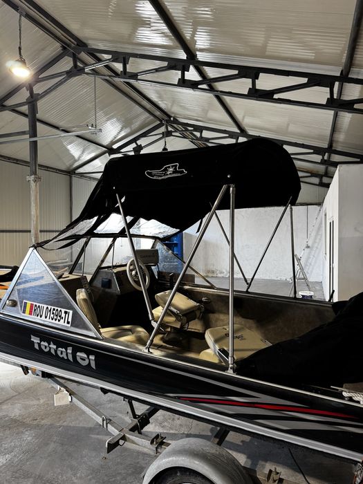 Ambarcatiune aluminiu