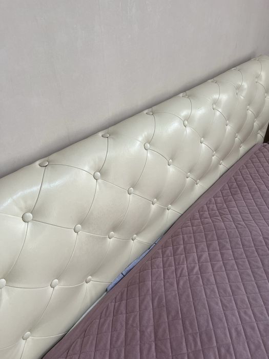 Кровать двухспальная продам