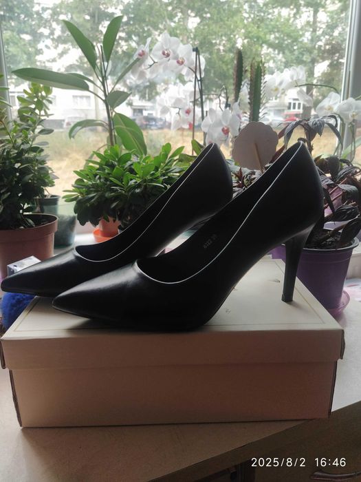 Дамски обувки н.39 Нови