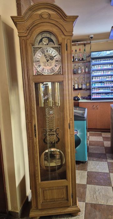 Vand ceas mecanic de perete si podea